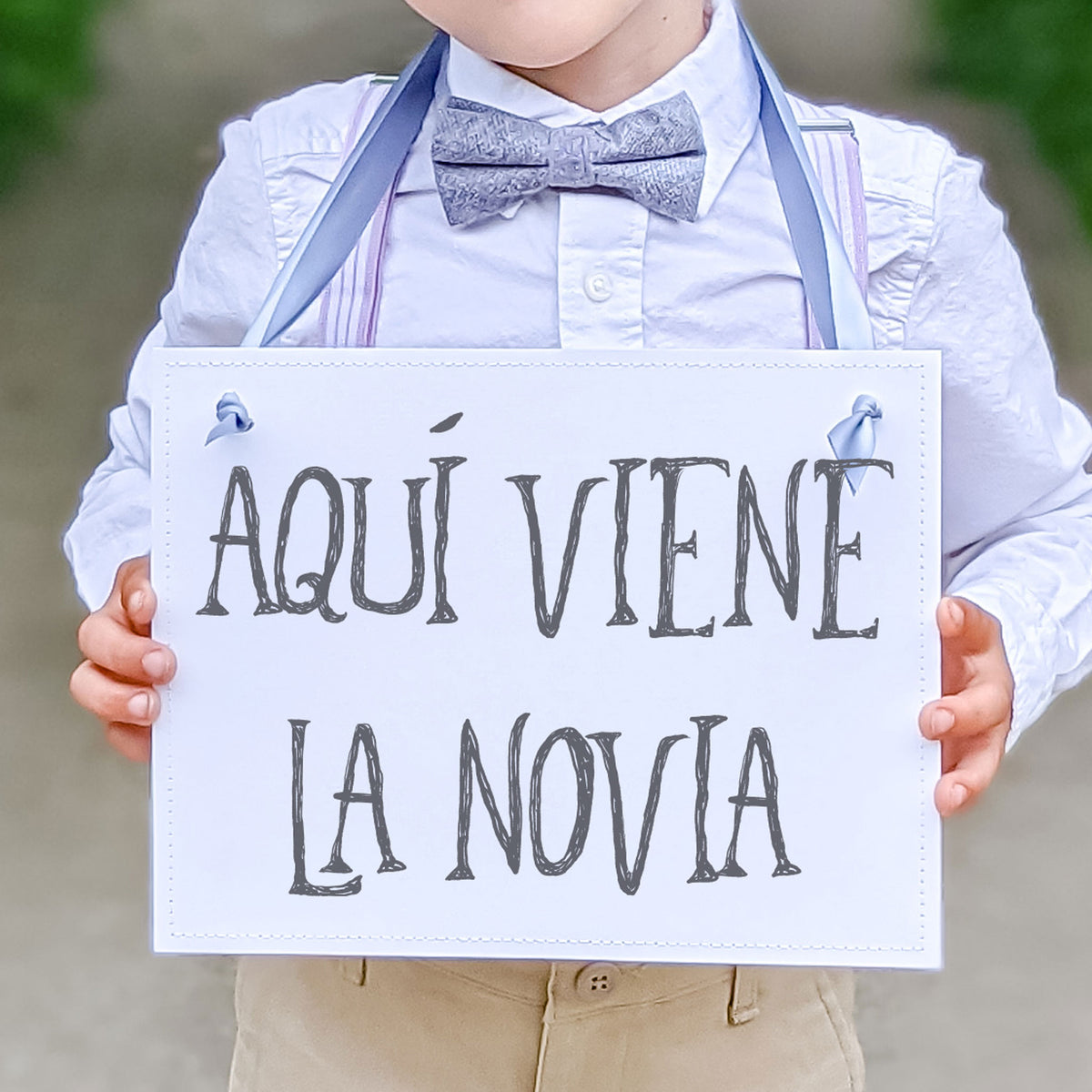 Aquí Viene La Novia Sign