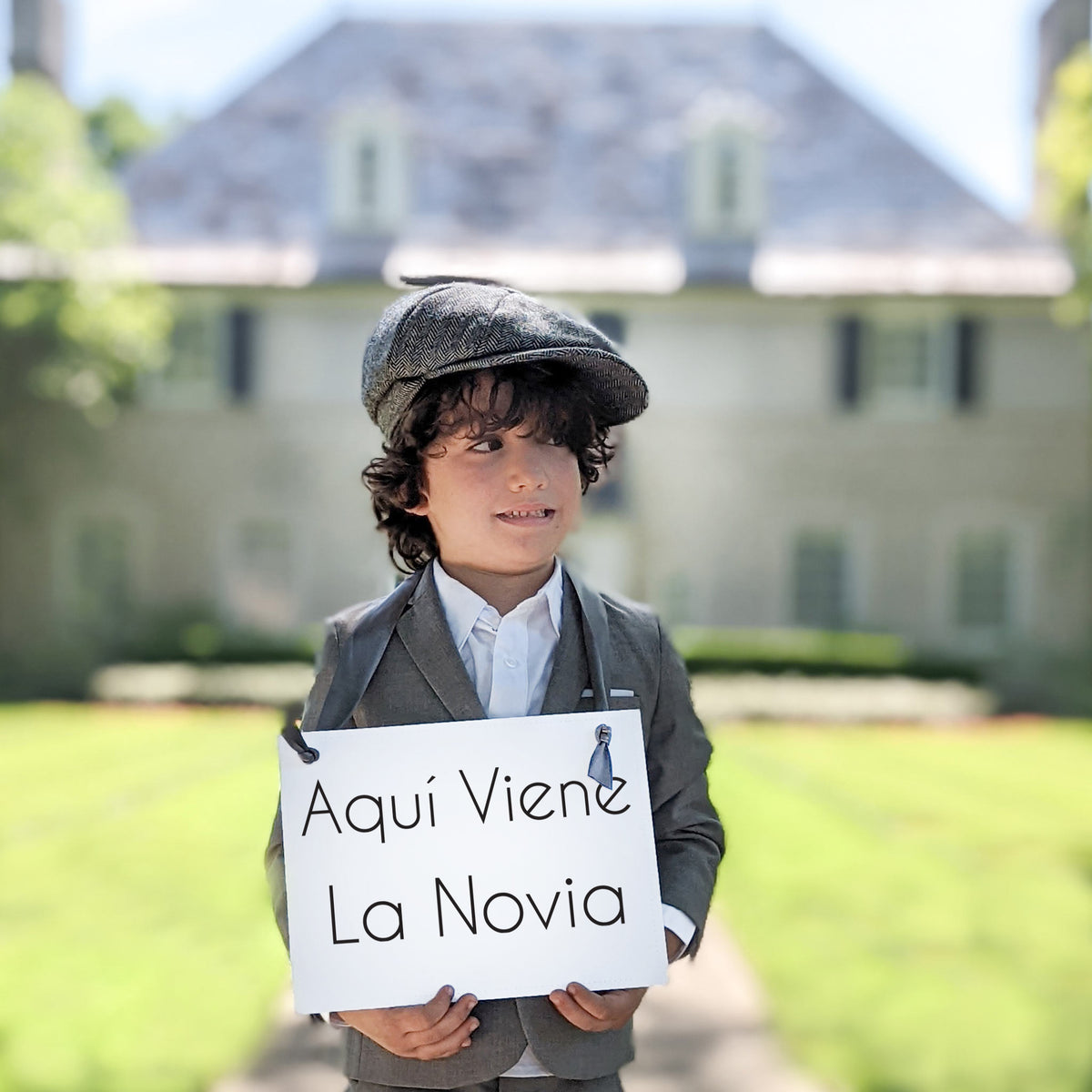 Aquí Viene La Novia Sign