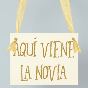 Aquí Viene La Novia Spanish Sign