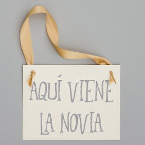 Aquí Viene La Novia Spanish Sign